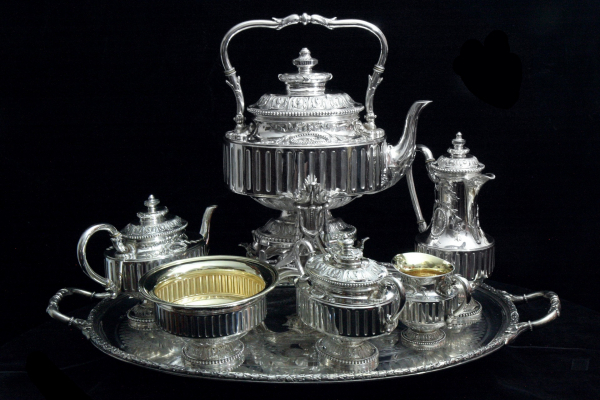 Как ухаживать за посудой из серебра?