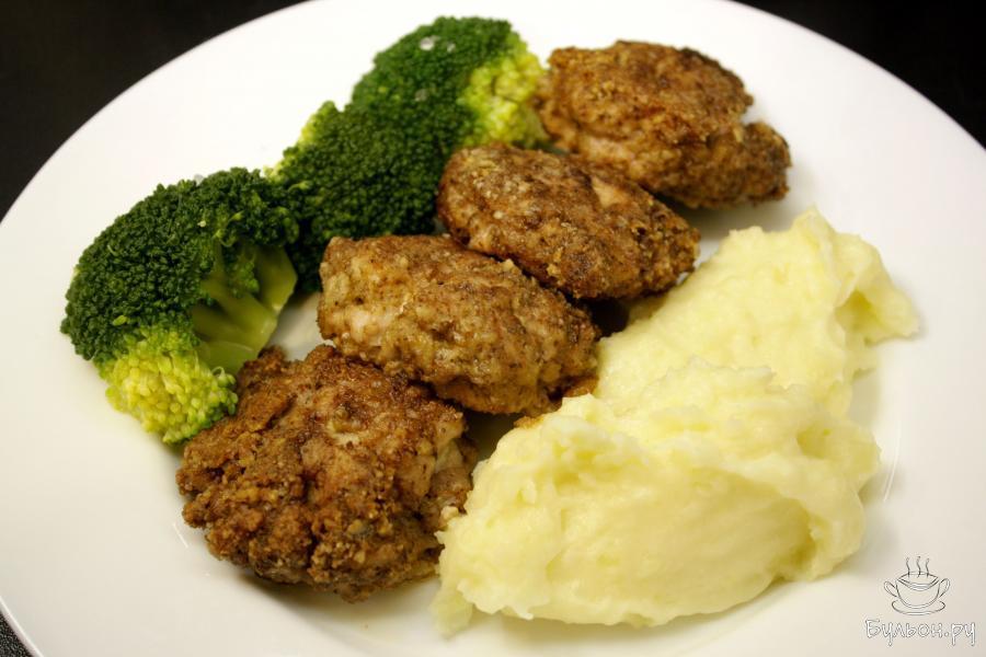 Рубленые котлеты из индейки в ореховой панировке