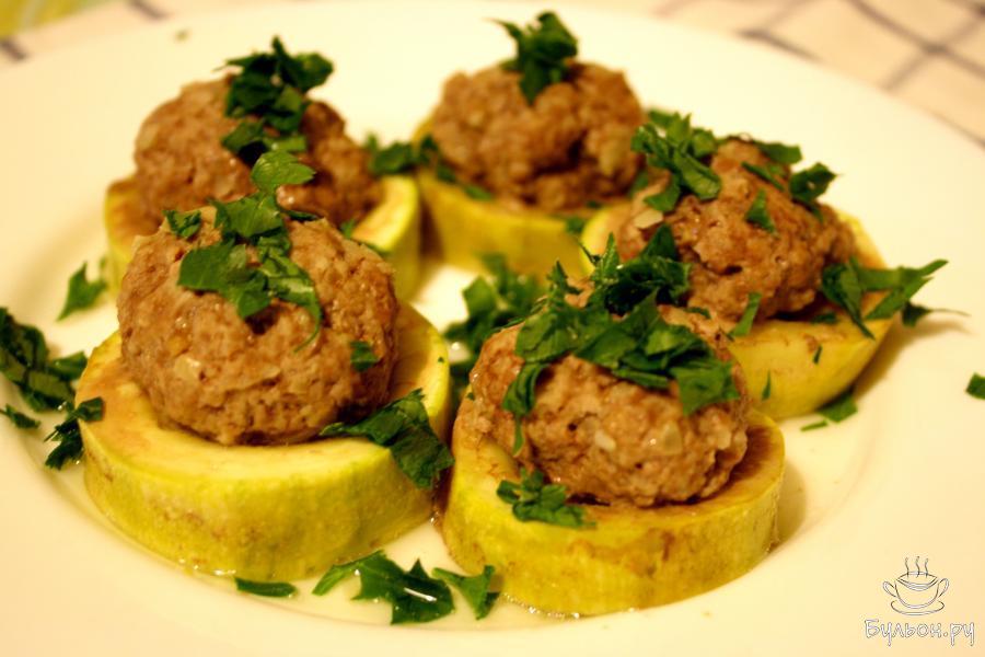 Тушеные кабачки с фаршем на сковороде