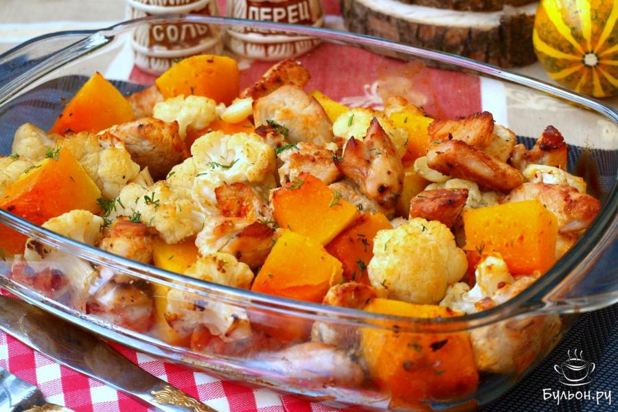 Филе индейки запеченное с тыквой и цветной капустой