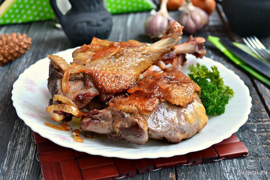 Гусь запеченный в белом вине