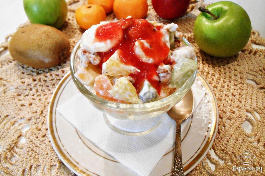 Фруктовый салат с орехами