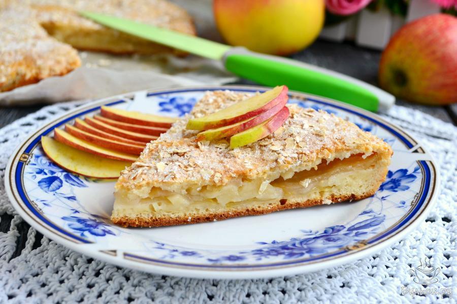 Наливной пирог с овсянкой и яблоками