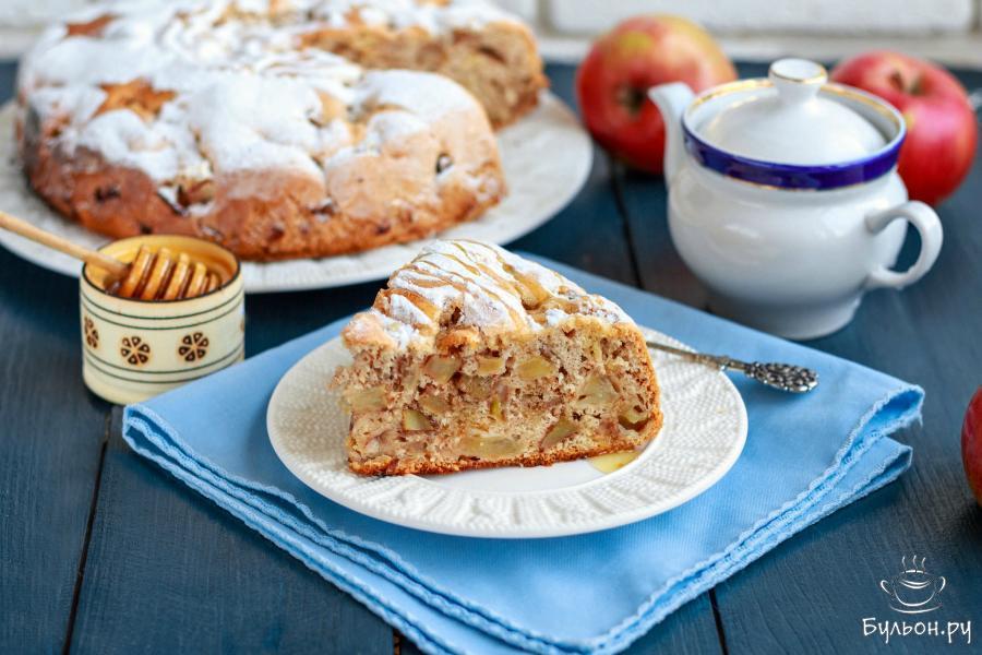 Яблочная шарлотка