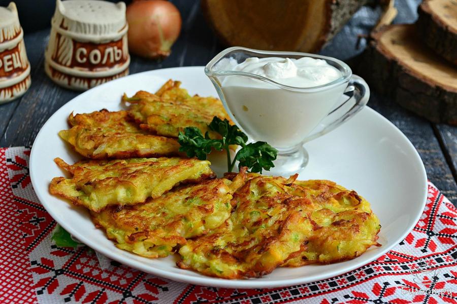 Оладьи из тыквы и кабачков с брынзой