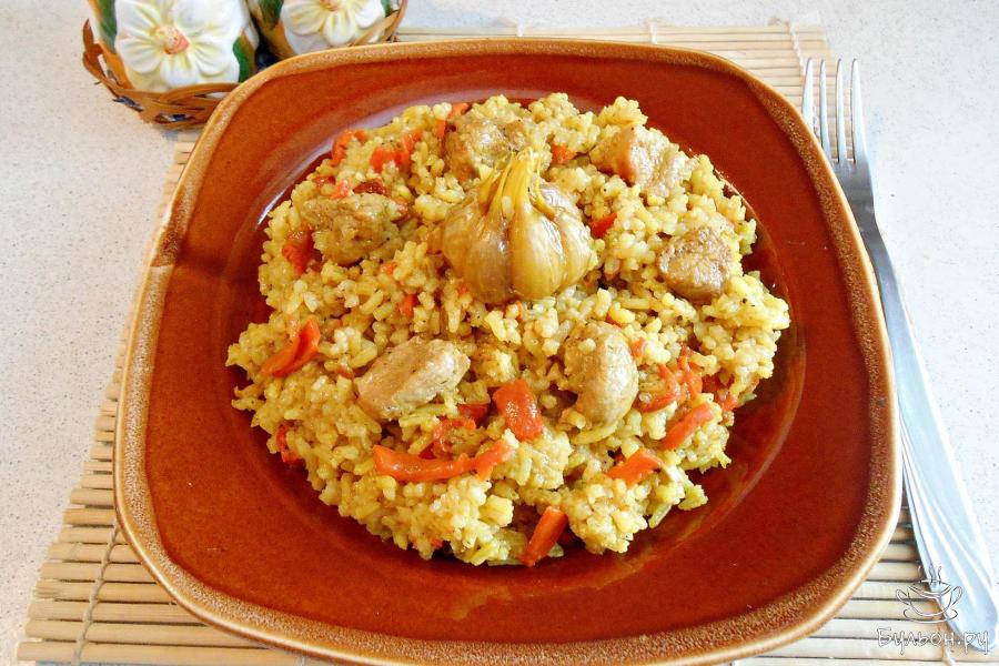 Плов со свининой в казане на плите