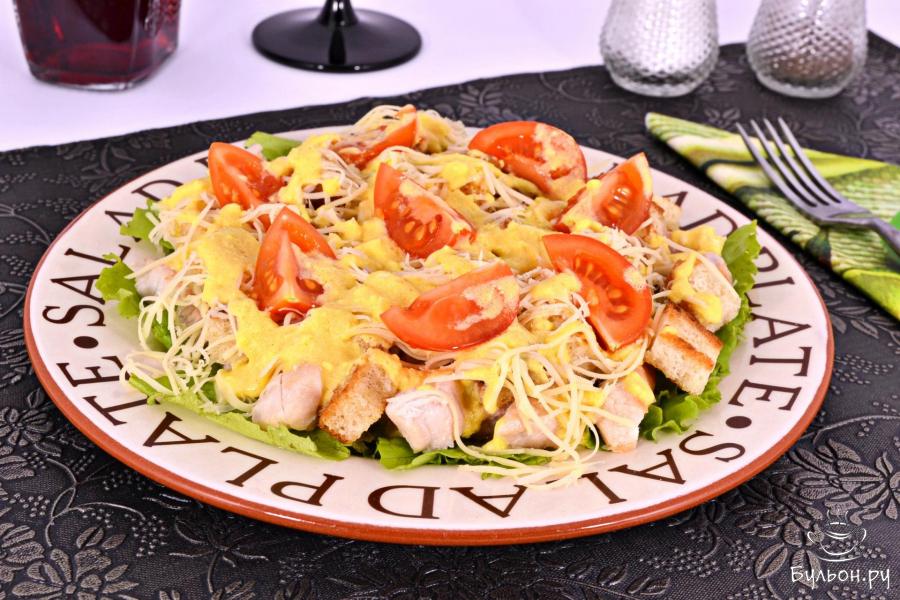 Салат Цезарь с курицей