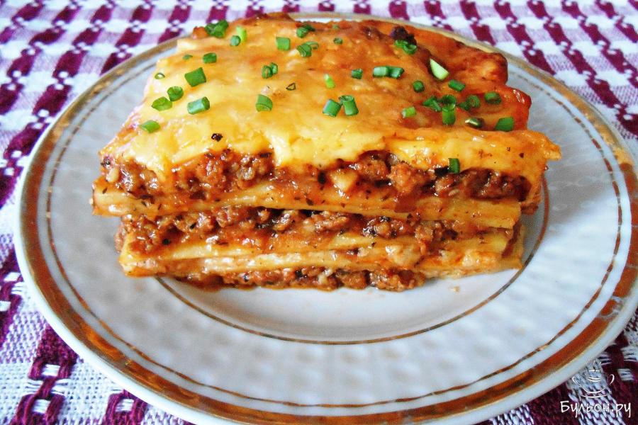 Лазанья с соусами болоньезе и бешамель