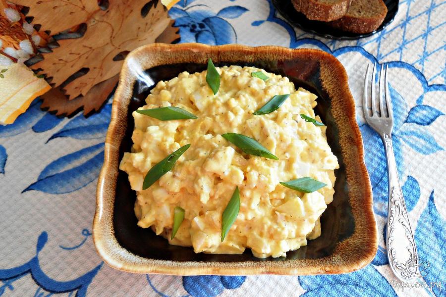 Салат из печени трески с яйцом