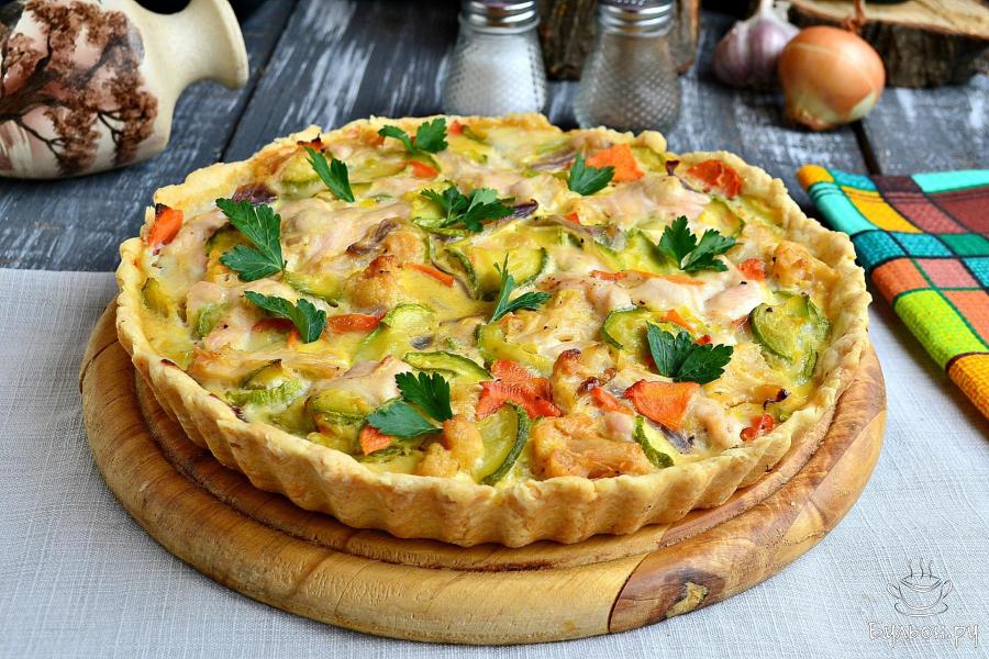 Киш с овощами и курицей