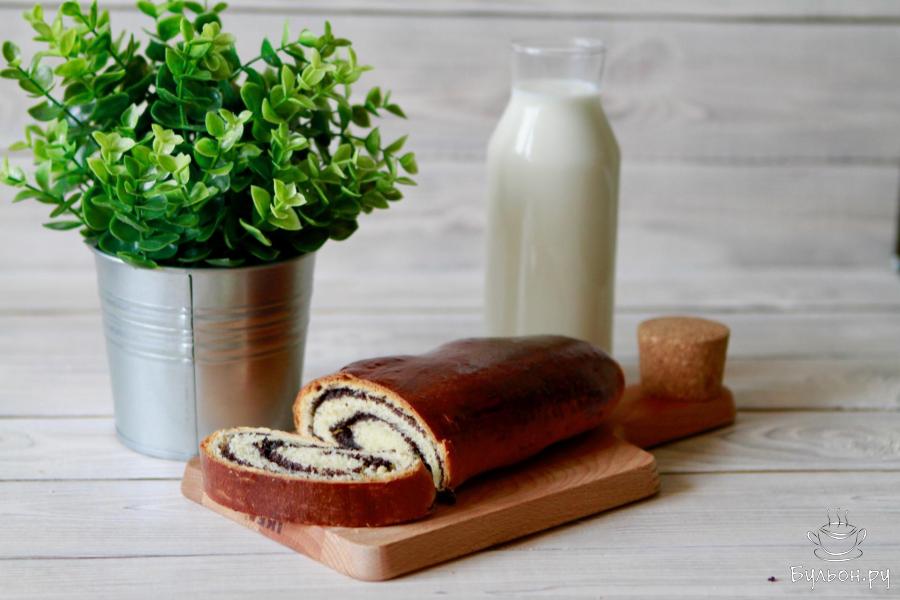 Рулет из дрожжевого теста на кефире с маком