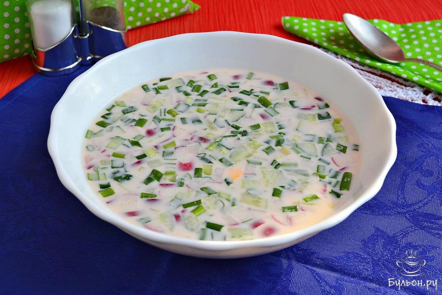 Окрошка на кефире с курицей и хреном