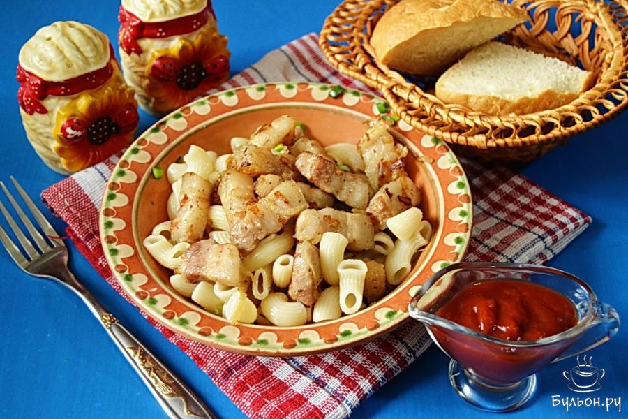 Поджарка из свинины с луком