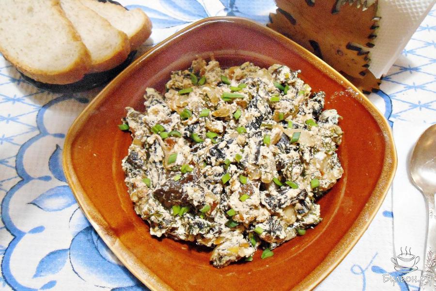 Сушеные белые грибы в сметане