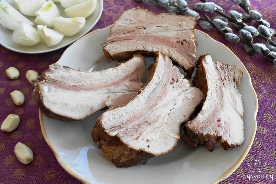 Варено-копченая грудинка с чесноком