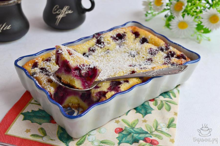 Клафути с черной смородиной