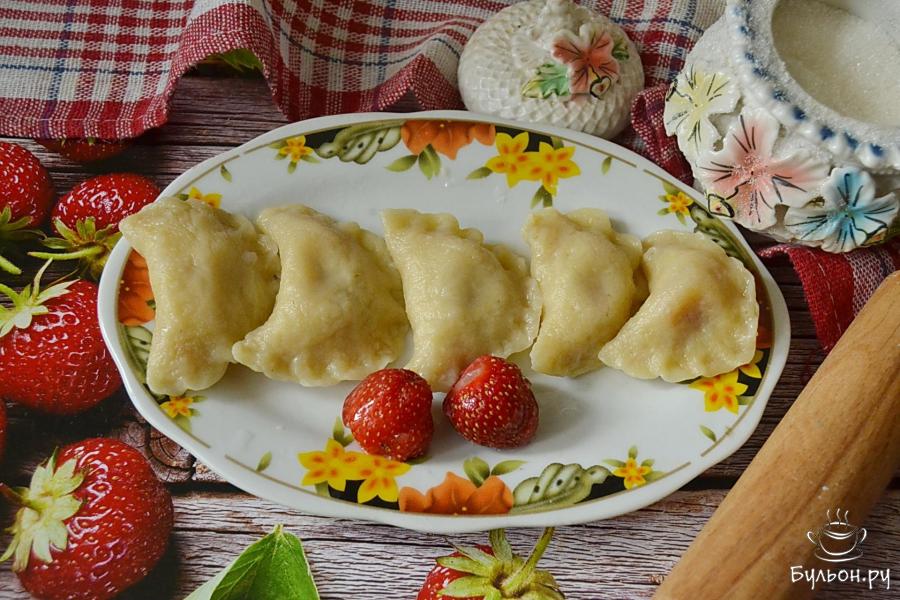 Вареники с клубникой