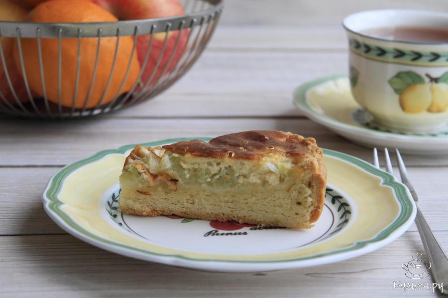 Открытый пирог с молодой капустой