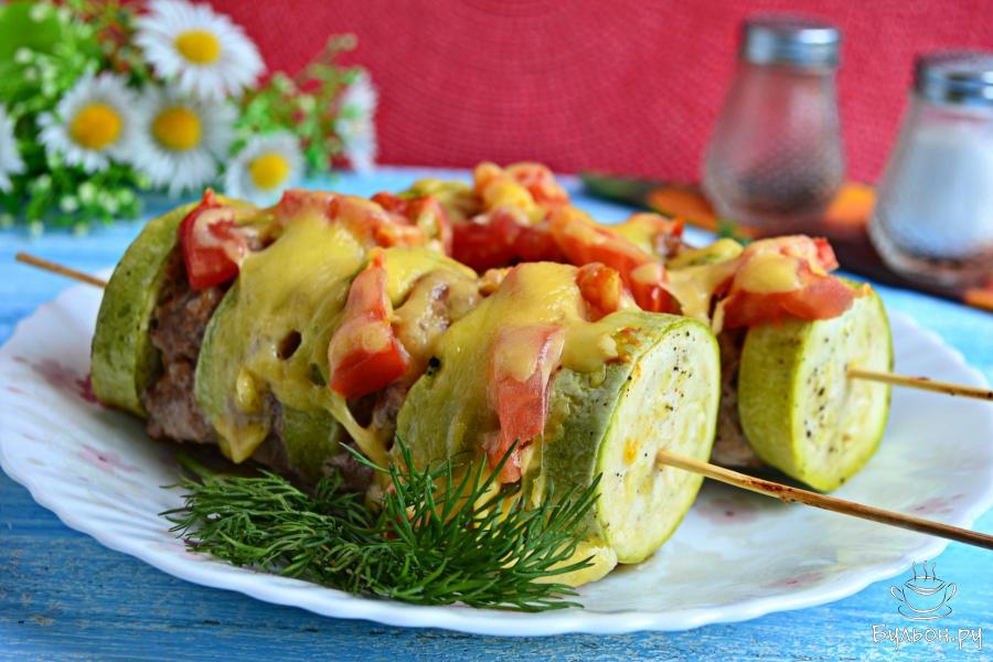 Кабачки с мясом на шпажках