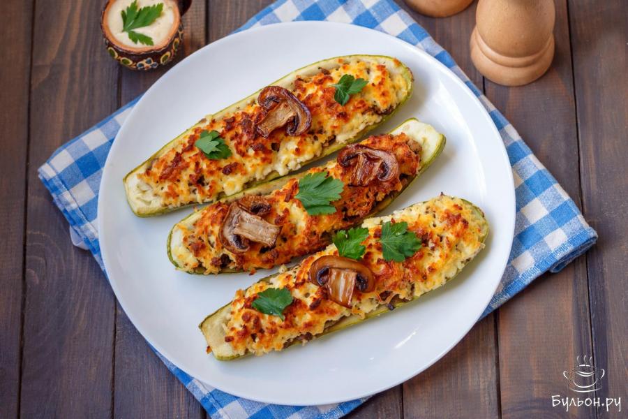 "Лодочки" из кабачков в духовке