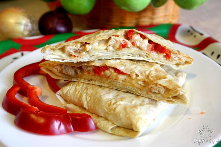 Конвертики из лаваша с индейкой в духовке
