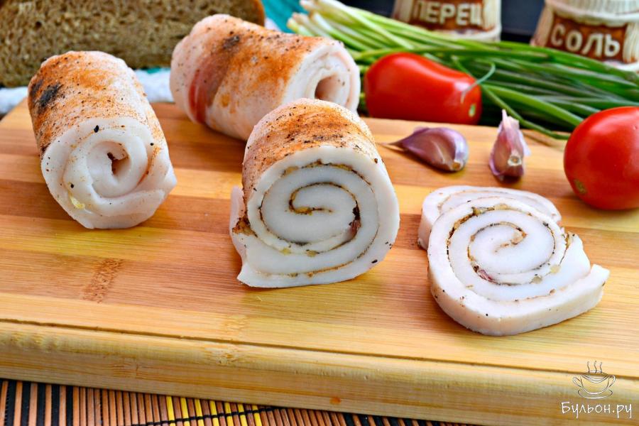 Сало соленое в рулетиках