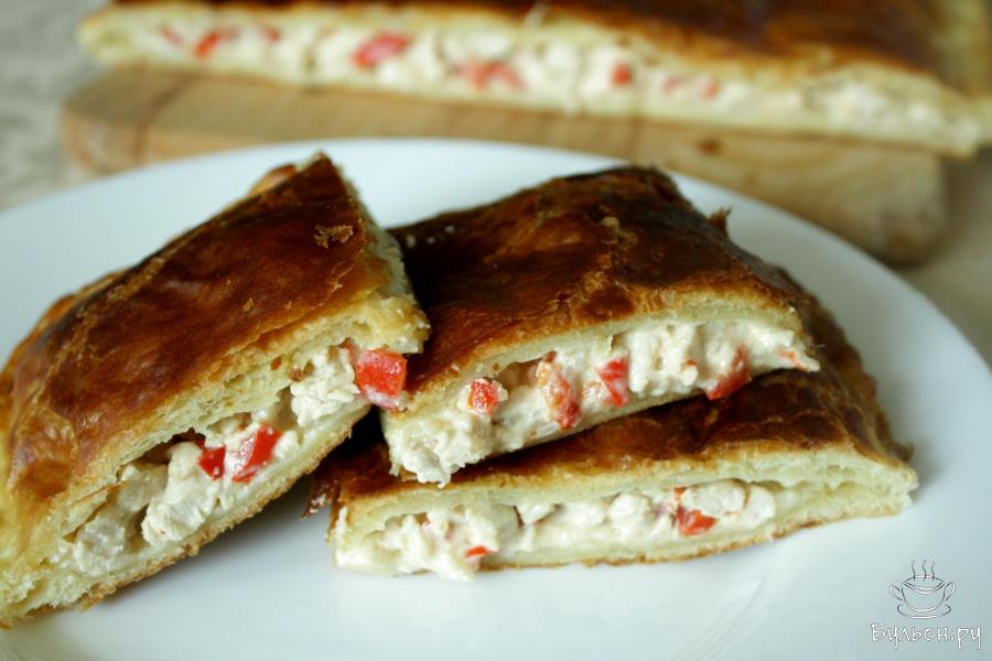 Курник из слоеного теста