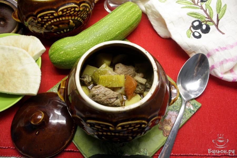 Кипрский тавас из ягненка в горшочке