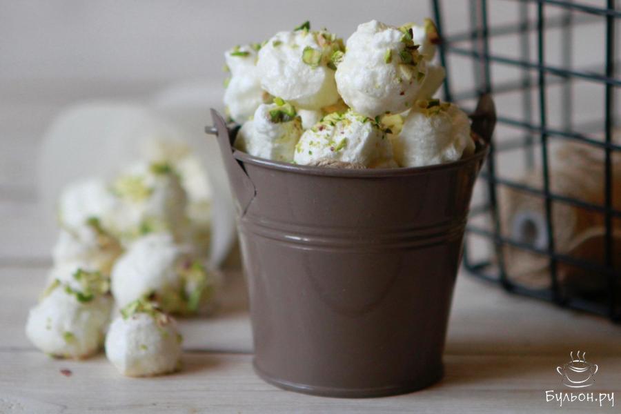 Безе с фисташками