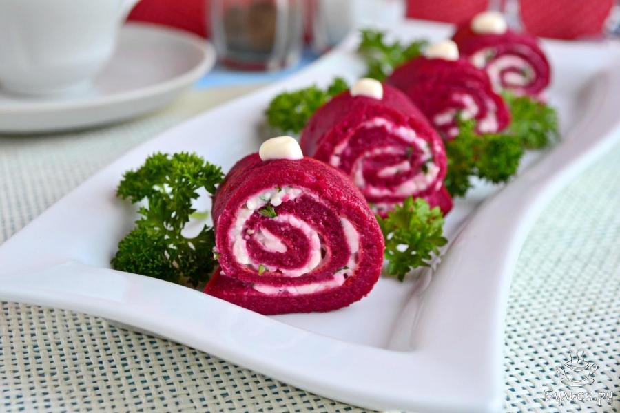 Свекольные блинчики с сыром и зеленью