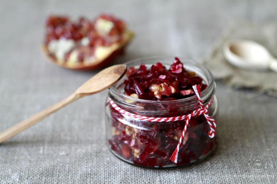 Салат из свеклы с грецким орехом и гранатом