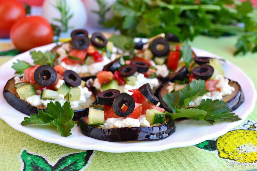 Закуска из баклажанов с брынзой и овощной сальсой