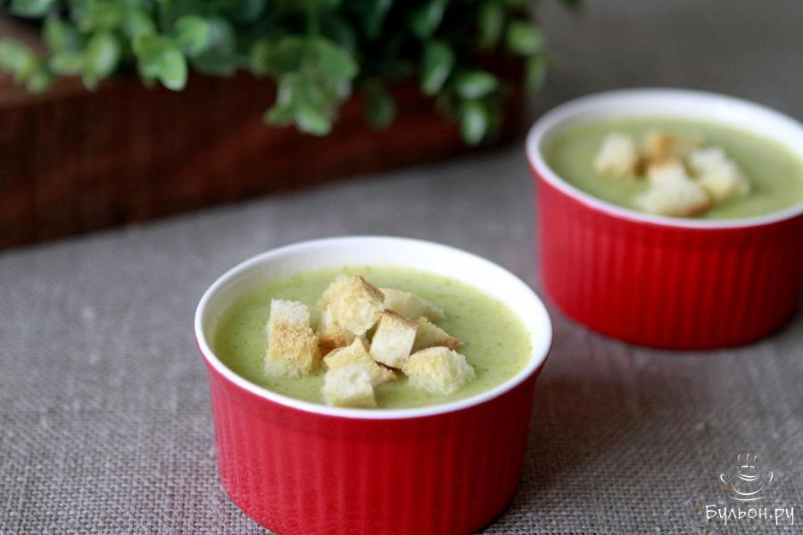 Суп-пюре из брокколи на курином бульоне