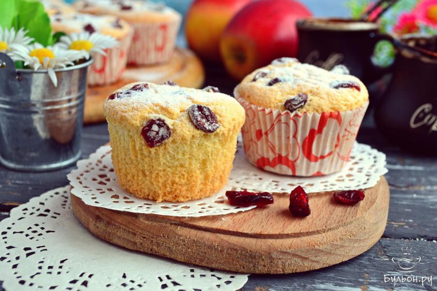 Бисквитные кексы с вяленой клюквой
