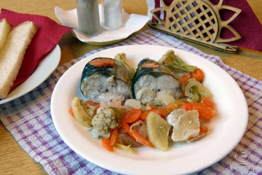 Скумбрия с овощами в микроволновке