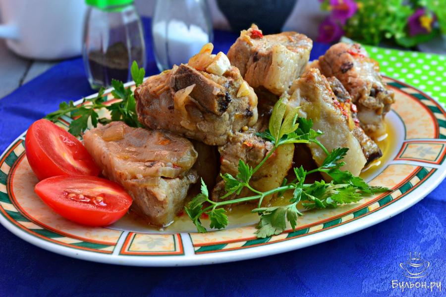 Свиные ребра тушеные в мультиварке