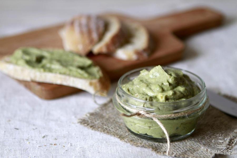 Паштет из авокадо с яйцом