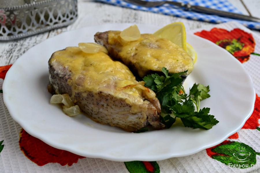 Рыба в духовке с сыром и майонезом
