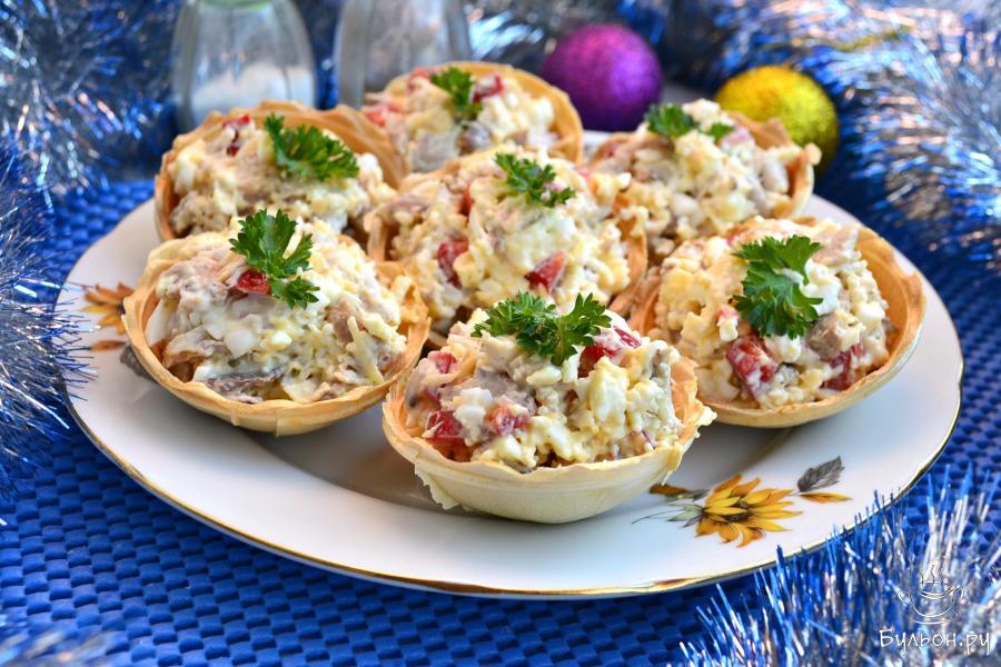 Тарталетки с курицей и сыром