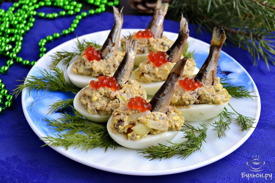 Яйца фаршированные шпротами