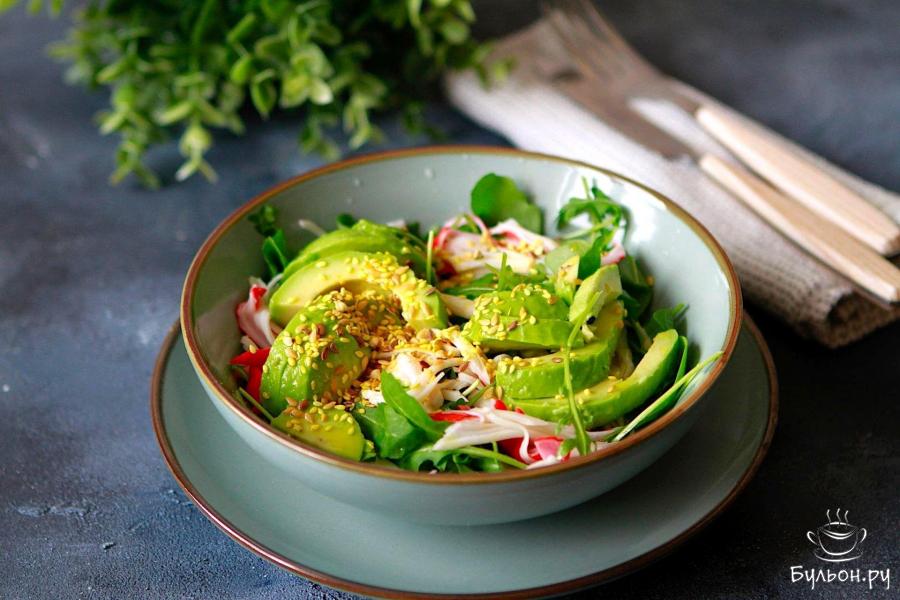 Салат из авокадо и крабового мяса