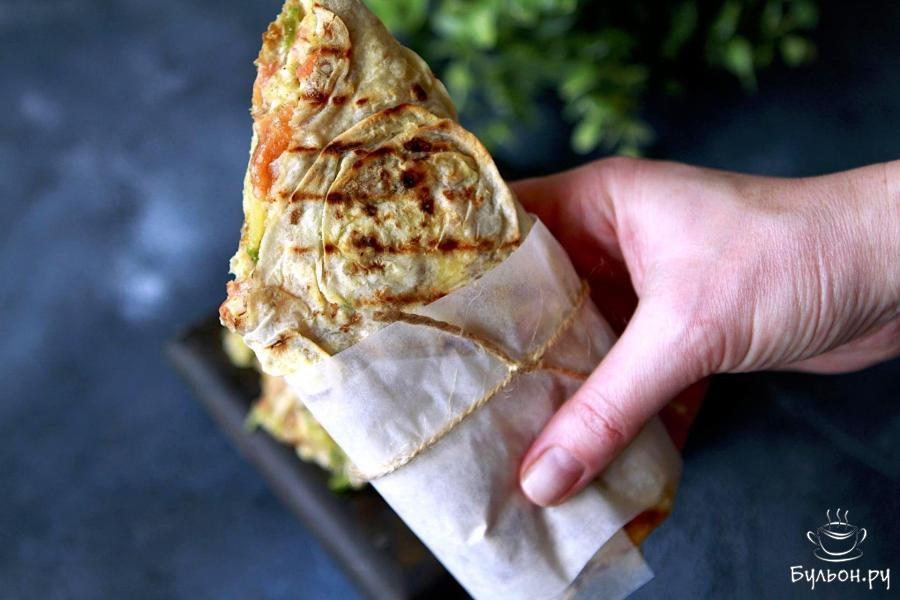 Жареный рулет из лаваша