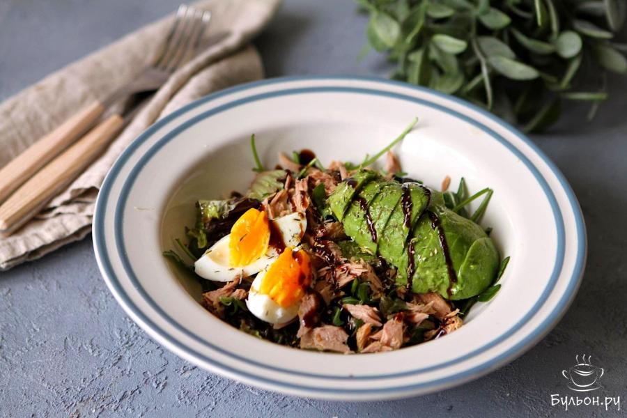 Салат из консервированного тунца и авокадо