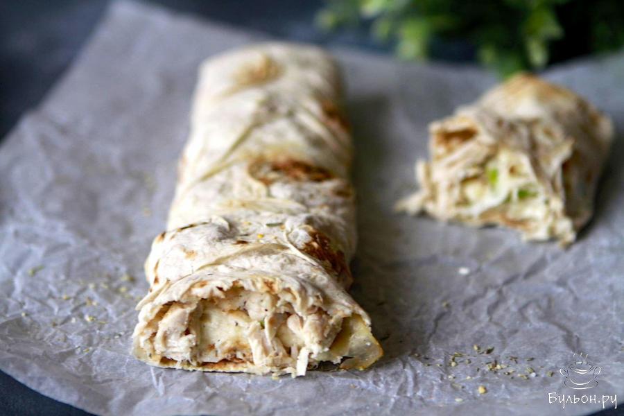 Рулет из лаваша с индейкой и моцареллой