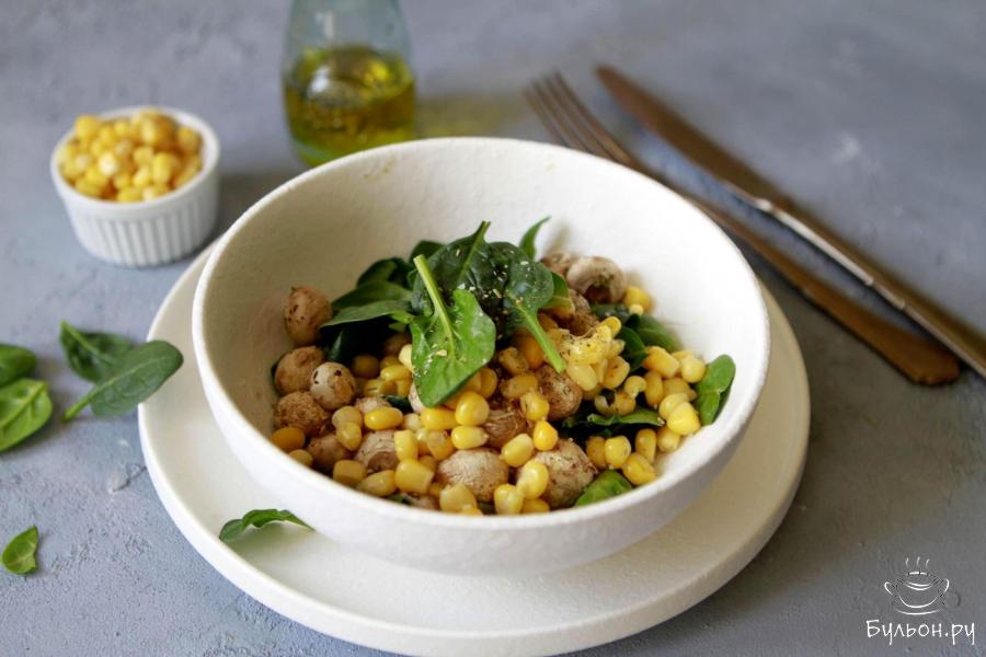 Салат из шпината с запеченными грибами