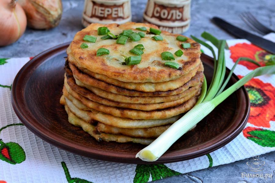 Лепешки с зеленым луком на сковороде