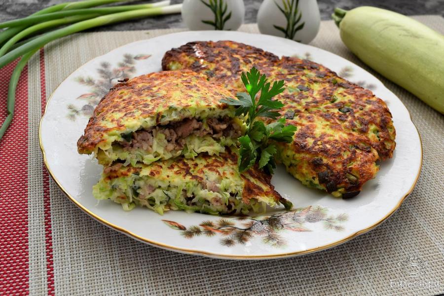 Чебуреки из кабачков с фаршем