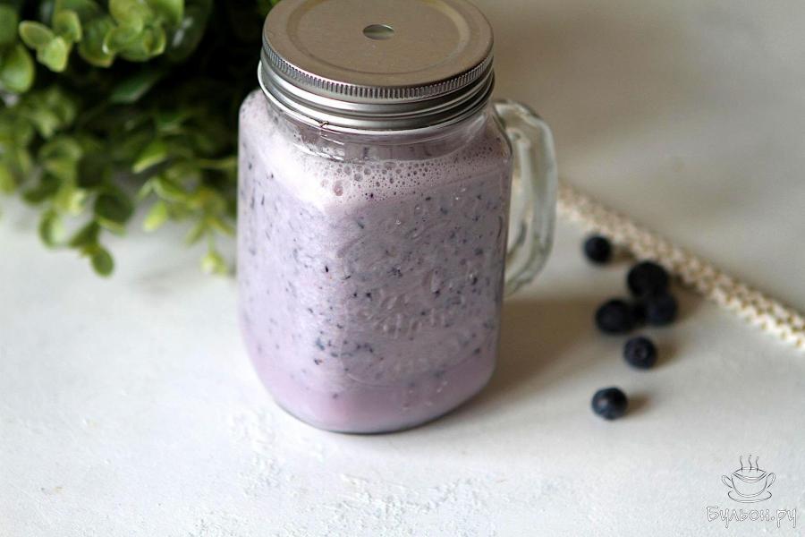 Молочный коктейль с голубикой