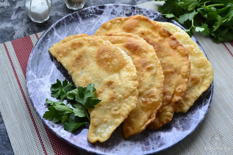 Чебуреки с куриным фаршем