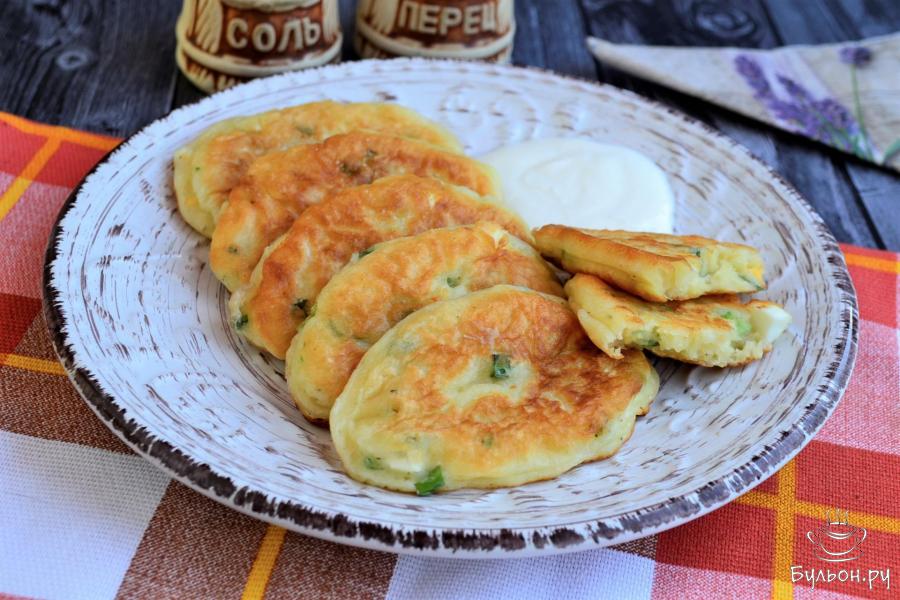 Ленивые пирожки с яйцом и зеленым луком